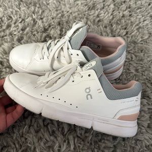 On Cloud “The Roger” Sneaker